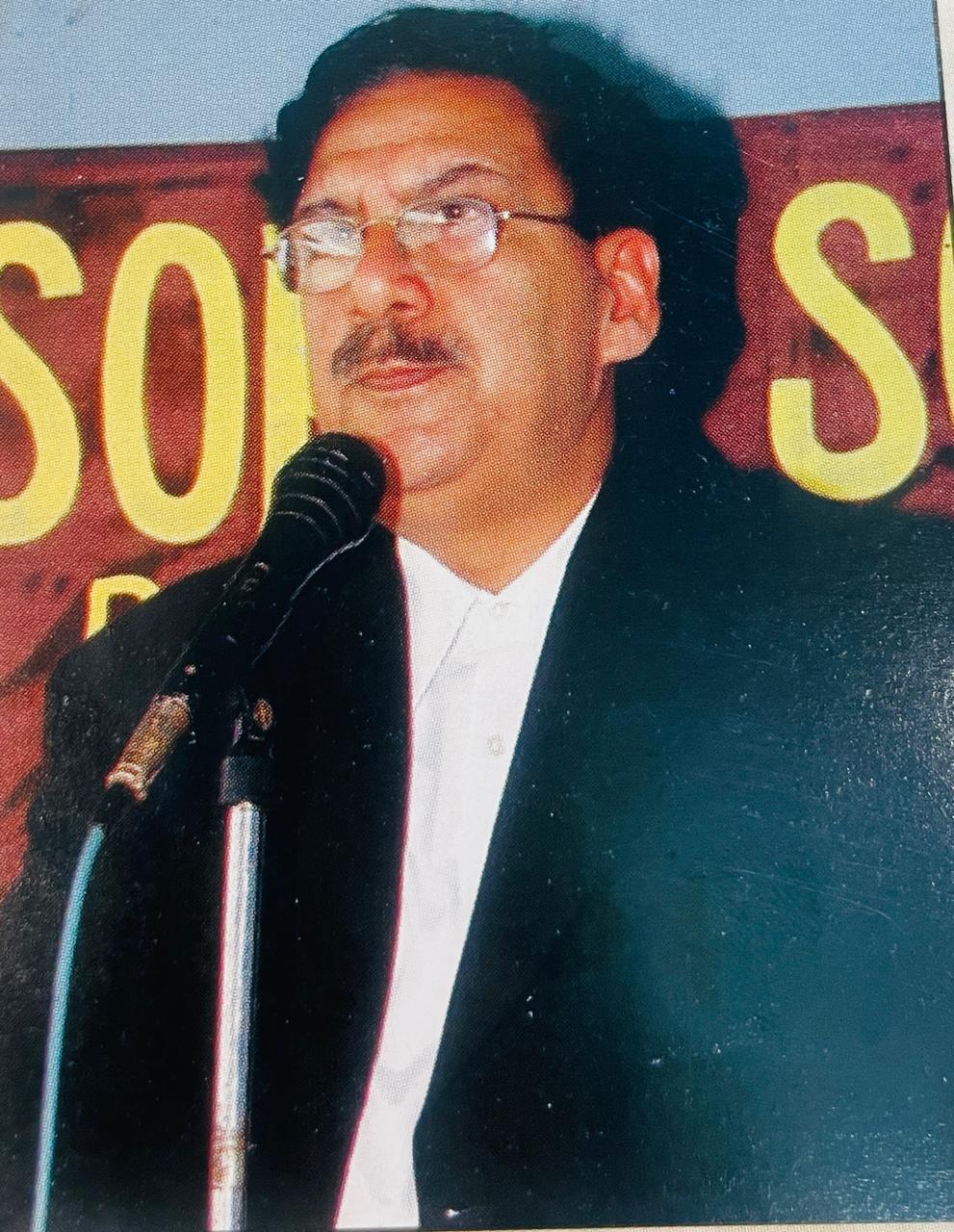 Director Manoj Sareen